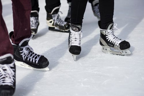 MIKAELA MACKENZIE / WINNIPEG FREE PRESS
Red River College international students try skating, many for the first time ever, at the Forks in Winnipeg on Saturday, Feb. 9, 2019.
Winnipeg Free Press 2019.