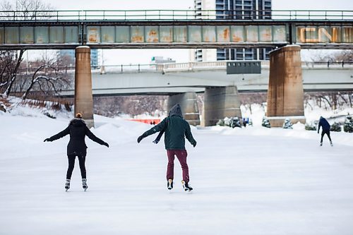 MIKAELA MACKENZIE / WINNIPEG FREE PRESS
Red River College international students try skating, many for the first time ever, at the Forks in Winnipeg on Saturday, Feb. 9, 2019.
Winnipeg Free Press 2019.