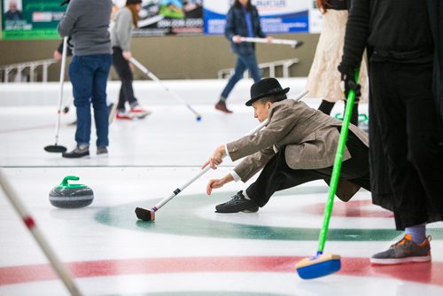 MIKAELA MACKENZIE / WINNIPEG FREE PRESS
Kristen Sawatzky throws a rock at the MB Music Rocks charity bonspiel at Granite Curling Club in Winnipeg on Saturday, Feb. 9, 2019.
Winnipeg Free Press 2019.