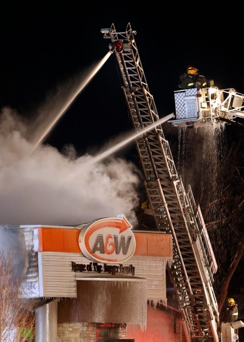 JOHN WOODS / WINNIPEG FREE PRESS
Fire-fighters work to extinguish a fire at a local restaurant on Main Street at Inkster in Winnipeg Sunday, February 10, 2019.