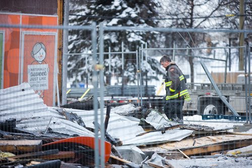 MIKAELA MACKENZIE / WINNIPEG FREE PRESS
A firefighter checks out the burned-out A&W at Main and Inkster in Winnipeg on Monday, Feb. 11, 2019.
Winnipeg Free Press 2019.