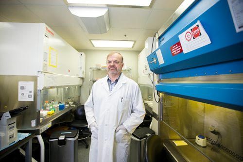 MIKAELA MACKENZIE / WINNIPEG FREE PRESS
Professor of medical microbiology at the University of Manitoba Kevin Coombs poses in his lab, where he researches viruses and influenza, at the John Buhler Research Centre in Winnipeg on Monday, Feb. 11, 2019.
Winnipeg Free Press 2019.