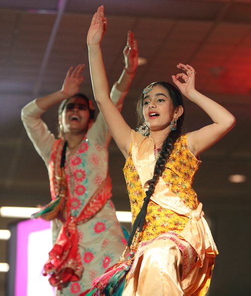 JASON HALSTEAD / WINNIPEG FREE PRESS

The Raudy Girls perform a Punjabi dance number at the Lohri Mela celebration at the RBC Convention Centre Winnipeg on Jan. 12, 2019. (See Social Page)