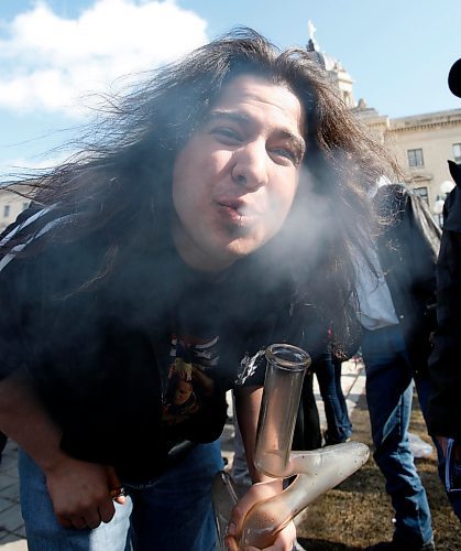 BORIS MINKEVICH / WINNIPEG FREE PRESS  090420 4:20 at the Leg.