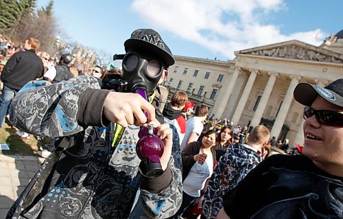 BORIS MINKEVICH / WINNIPEG FREE PRESS  090420 4:20 at the Leg.