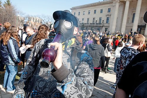 BORIS MINKEVICH / WINNIPEG FREE PRESS  090420 4:20 at the Leg.