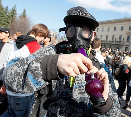 BORIS MINKEVICH / WINNIPEG FREE PRESS  090420 4:20 at the Leg.