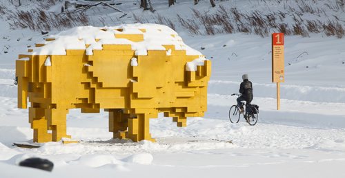 MIKE DEAL / WINNIPEG FREE PRESS
A cyclist rides by a warming hut on the frozen Assiniboine River close to the Manitoba Legislative building Tuesday afternoon.
190212 - Tuesday, February 12, 2019.