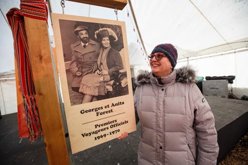 MIKE DEAL / WINNIPEG FREE PRESS
During the opening ceremonies of the 50th Festival du Voyageur, Lise Forest looks at a photo of her parents George and Anita Forest, who came up with the idea of celebrating french heritage for the provinces centennial celebration fifty years ago. It was so popular that it became an annual event, the Festival du Voyageur.
190214 - Thursday, February 14, 2019.