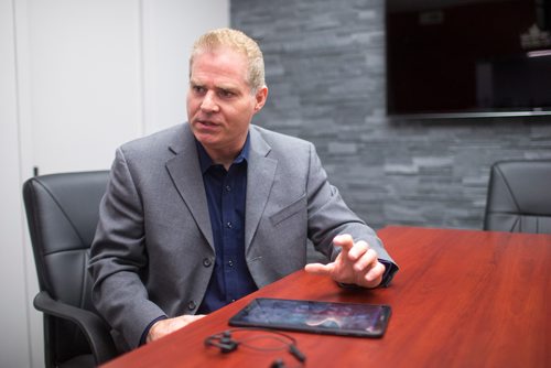 MIKAELA MACKENZIE / WINNIPEG FREE PRESS
Jeffrey Quail, CEO of Setcan, shows reporter Kevin Rollason the SimVoice technology at the Setcan offices in Winnipeg on Friday, Feb. 15, 2019.
Winnipeg Free Press 2019.