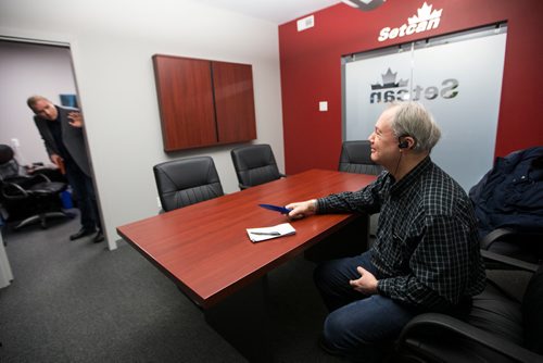 MIKAELA MACKENZIE / WINNIPEG FREE PRESS
Jeffrey Quail, CEO of Setcan (left), shows reporter Kevin Rollason the SimVoice technology at the Setcan offices in Winnipeg on Friday, Feb. 15, 2019.
Winnipeg Free Press 2019.