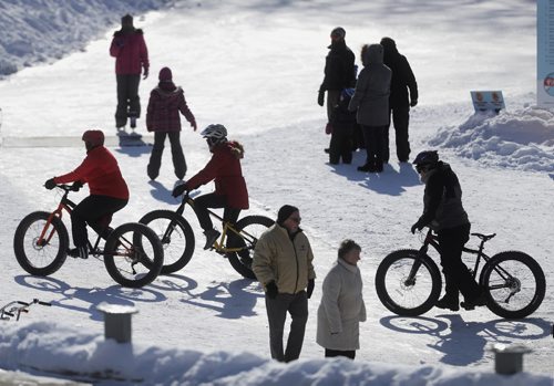 TREVOR HAGAN/ WINNIPEG PRESS
The Art and Warming Hut Tour, part of the Big Bike Chill, a week of cycling related events, heads along the Assiniboine River at The Forks, Sunday, February 17, 2019.