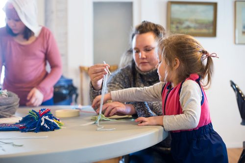 MIKAELA MACKENZIE / WINNIPEG FREE PRESS
Layla Kantimere, three, makes a Metis sash with volunteer Ali Nychuk at Riel Day activities at Le Musée de Saint-Boniface Museum in Winnipeg on Monday, Feb. 18, 2019.
Winnipeg Free Press 2019.