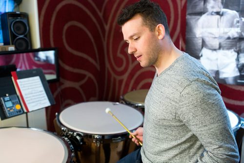 MIKAELA MACKENZIE / WINNIPEG FREE PRESS
Winnipeg Symphony Orchestra timpanist Mike Kemp plays at his house in Winnipeg on Tuesday, Feb. 19, 2019.
Winnipeg Free Press 2019.