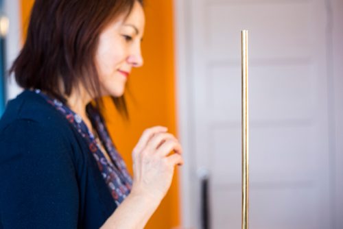 MIKAELA MACKENZIE / WINNIPEG FREE PRESS
Alt-folk musician Keri Latimer poses plays her theremin in Winnipeg on Tuesday, Feb. 19, 2019.
Winnipeg Free Press 2019.