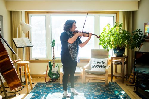 MIKAELA MACKENZIE / WINNIPEG FREE PRESS
Elise Lavallee, Principal viola player with the Winnipeg Symphony Orchestra, plays in her home in Winnipeg on Friday, Feb. 15, 2019.
Winnipeg Free Press 2019.