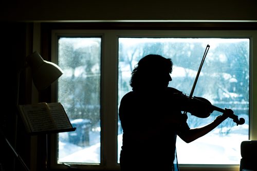 MIKAELA MACKENZIE / WINNIPEG FREE PRESS
Elise Lavallee, Principal viola player with the Winnipeg Symphony Orchestra, plays in her home in Winnipeg on Friday, Feb. 15, 2019.
Winnipeg Free Press 2019.