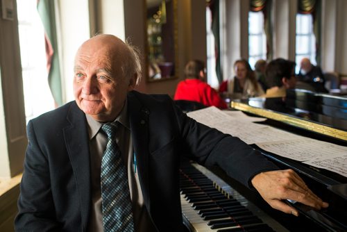 MIKAELA MACKENZIE / WINNIPEG FREE PRESS
Ron Paley, lounge pianist and big band leader, plays at the Fort Garry Hotel in Winnipeg on Friday, Feb. 15, 2019.
Winnipeg Free Press 2019.