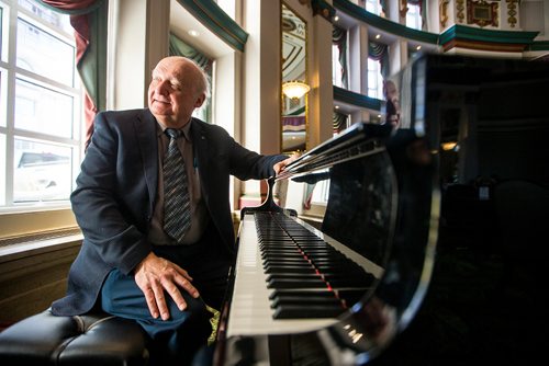 MIKAELA MACKENZIE / WINNIPEG FREE PRESS
Ron Paley, lounge pianist and big band leader, plays at the Fort Garry Hotel in Winnipeg on Friday, Feb. 15, 2019.
Winnipeg Free Press 2019.