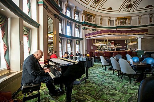 MIKAELA MACKENZIE / WINNIPEG FREE PRESS
Ron Paley, lounge pianist and big band leader, plays at the Fort Garry Hotel in Winnipeg on Friday, Feb. 15, 2019.
Winnipeg Free Press 2019.