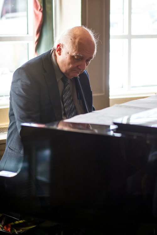 MIKAELA MACKENZIE / WINNIPEG FREE PRESS
Ron Paley, lounge pianist and big band leader, plays at the Fort Garry Hotel in Winnipeg on Friday, Feb. 15, 2019.
Winnipeg Free Press 2019.