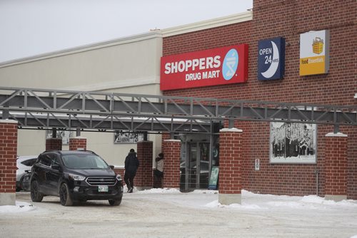 TREVOR HAGAN/ WINNIPEG PRESS
Shoppers Drug Mart in Osborne Village. Shoppers has announced they will no longer be operating stores 24 hours, Wednesday, February 20, 2019.