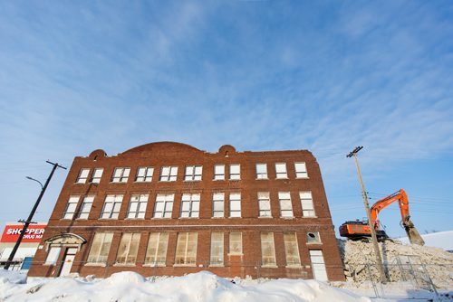 MIKAELA MACKENZIE / WINNIPEG FREE PRESS
The Canada Bread bakery on Burnell Street, constructed in 1912, gets demolished in Winnipeg on Friday, Feb. 22, 2019.
Winnipeg Free Press 2019.