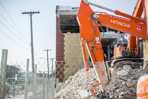 MIKAELA MACKENZIE / WINNIPEG FREE PRESS
The Canada Bread bakery on Burnell Street, constructed in 1912, gets demolished in Winnipeg on Friday, Feb. 22, 2019.
Winnipeg Free Press 2019.