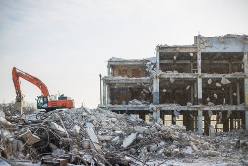 MIKAELA MACKENZIE / WINNIPEG FREE PRESS
The Canada Bread bakery on Burnell Street, constructed in 1912, gets demolished in Winnipeg on Friday, Feb. 22, 2019.
Winnipeg Free Press 2019.