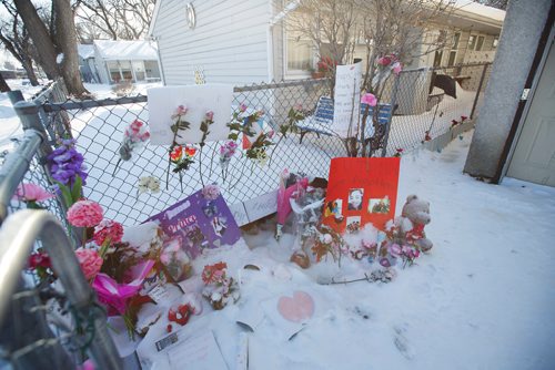 MIKE DEAL / WINNIPEG FREE PRESS
A memorial takes up a corner of the yard of a house on Ross Avenue where Autumn Prince, 18, was found curled in the fetal position on the morning of Tuesday, February 19.
190222 - Friday, February 22, 2019.