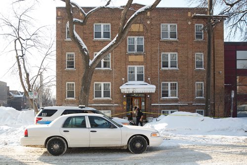 MIKE DEAL / WINNIPEG FREE PRESS
Winnipeg Police have the apartment block at 182 Colony Street taped off after an apparent officer involved shooting Saturday morning.
190223 - Saturday, February 23, 2019.