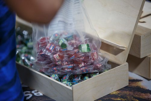 MIKE DEAL / WINNIPEG FREE PRESS
Investigators pack up illegal edible products that contain THC in the Kootenay Labs Booth at the Hempfest Canada Expo at the RBC Convention centre Saturday afternoon.
190223 - Saturday, February 23, 2019.