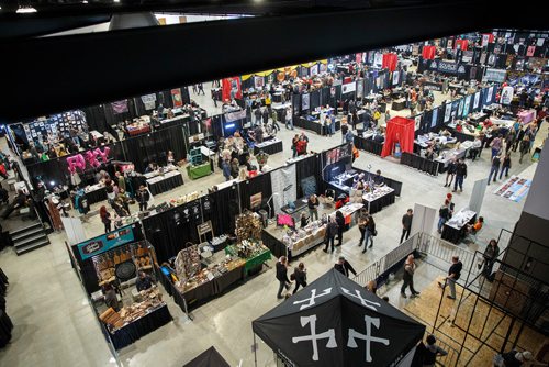 MIKE DEAL / WINNIPEG FREE PRESS
Hundreds mingle and browse while others get tattooed by some of the best artists during the Winnipeg Tattoo Show at the RBC Convention centre Saturday afternoon.
190223 - Saturday, February 23, 2019.