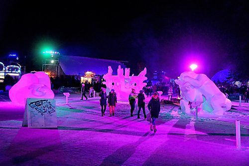 Mike Sudoma / Winnipeg Free Press
Festival goers checking out the beautiful ice sculptures at Festival Du Voyageur Friday Evening
February 22, 2018