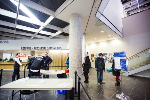 MIKAELA MACKENZIE / WINNIPEG FREE PRESS
New security measures come into effect at Millennium Library in Winnipeg on Monday, Feb. 25, 2019.
Winnipeg Free Press 2019.