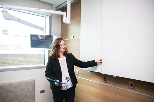 MIKAELA MACKENZIE / WINNIPEG FREE PRESS
Lynda Tjaden, Director of Patient Services in womens health, talks about the delivery room while leading a tour of the new HSC Winnipeg Womens Hospital in Winnipeg on Tuesday, Feb. 26, 2019.
Winnipeg Free Press 2019.