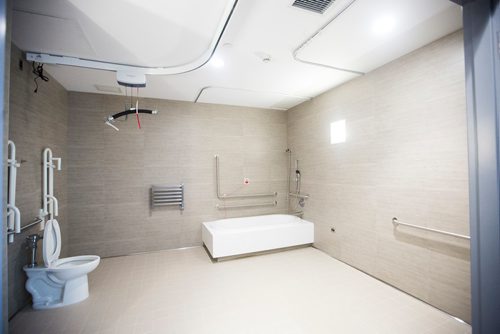 MIKAELA MACKENZIE / WINNIPEG FREE PRESS
The washroom in a large delivery room at the new HSC Winnipeg Womens Hospital in Winnipeg on Tuesday, Feb. 26, 2019. 
Winnipeg Free Press 2019.