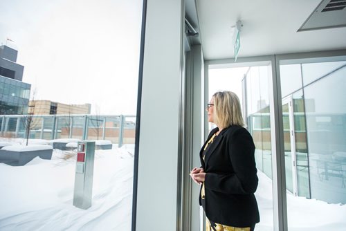 MIKAELA MACKENZIE / WINNIPEG FREE PRESS
Rochelle Squires, Minister of Sustainable Development, and Minister responsible for Francophone Affairs and Status of Women, takes a look at the rooftop deck while on a tour of the new HSC Winnipeg Womens Hospital in Winnipeg on Tuesday, Feb. 26, 2019. 
Winnipeg Free Press 2019.