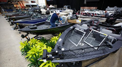 MIKE DEAL / WINNIPEG FREE PRESS
Pat Gurica from Woodlake Marine in Kenora gets a Ranger powerboat ready for the Mid-Canada Boat Show that will be held at the RBC Convention Centre this weekend.
190227 - Wednesday, February 27, 2019.