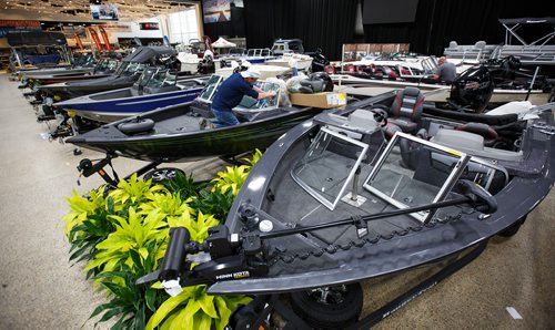 MIKE DEAL / WINNIPEG FREE PRESS
Pat Gurica from Woodlake Marine in Kenora gets a Ranger powerboat ready for the Mid-Canada Boat Show that will be held at the RBC Convention Centre this weekend.
190227 - Wednesday, February 27, 2019.