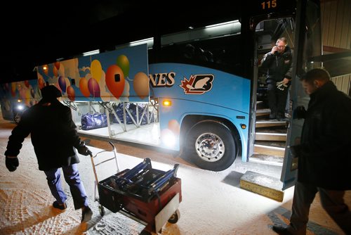 JOHN WOODS / WINNIPEG FREE PRESS
Roger Hamelin, a bus driver with Beaver Bus Lines, talks to head office as players load his bus after their game in Waywayseecappo Sunday, February 24, 2019. Hamelin drove from Winnipeg to Steinbach to pick up the Steinbach Pistons and then onto Waywayseecappo where they played the Waywayseecappo Wolverines and then back to Winnipeg in what turned out to be an eighteen hour day.