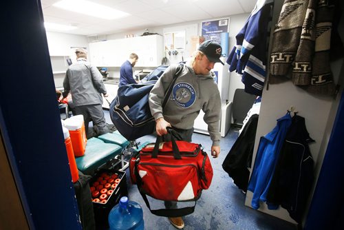 JOHN WOODS / WINNIPEG FREE PRESS
Steinbach Pistons forward Troy Beauchemin carries gear to the bus for the ride to  Waywayseecappo and back Sunday, February 24, 2019. Steinbach Pistons hit the road on a bus to Waywayseecappo where they played the Waywayseecappo Wolverines and then returned to Steinbach for a 17.5 hour day.