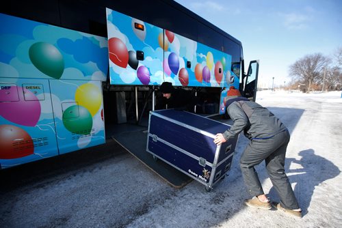 JOHN WOODS / WINNIPEG FREE PRESS
Steinbach Pistons players move gear to the bus for the ride to  Waywayseecappo and back Sunday, February 24, 2019. Steinbach Pistons hit the road on a bus to Waywayseecappo where they played the Waywayseecappo Wolverines and then returned to Steinbach for a 17.5 hour day.