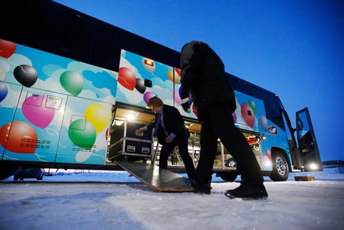 JOHN WOODS / WINNIPEG FREE PRESS
Steinbach Pistons players unload their gear from the bus outside the Waywayseecappo arena Sunday, February 24, 2019. Steinbach Pistons hit the road on a bus to Waywayseecappo where they played the Waywayseecappo Wolverines and then returned to Steinbach for a 17.5 hour day.