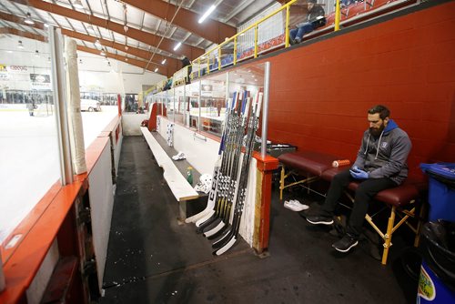JOHN WOODS / WINNIPEG FREE PRESS
Steinbach Pistons trainer Jeff Eidse takes a break during the first period intermission in Waywayseecappo Sunday, February 24, 2019. Steinbach Pistons hit the road on a bus to Waywayseecappo where they played the Waywayseecappo Wolverines and then returned to Steinbach for a 17.5 hour day.