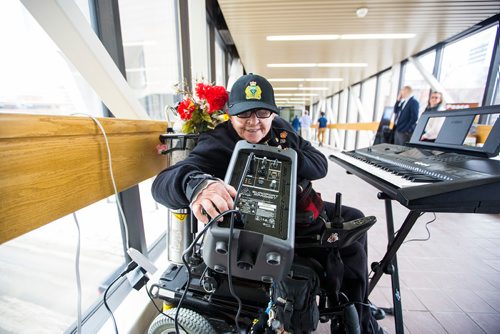 MIKAELA MACKENZIE / WINNIPEG FREE PRESS
Olive Yaremko plays the keyboard every day in the skywalks downtown in Winnipeg on Wednesday, Feb. 27, 2019. She hopes to brighten the day of passers-by when they hear her music.
Winnipeg Free Press 2019.