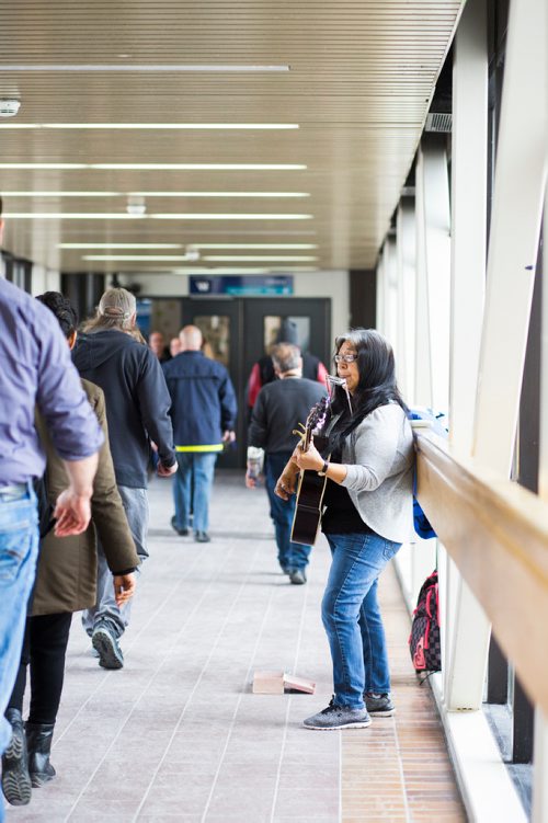 MIKAELA MACKENZIE / WINNIPEG FREE PRESS
Inuit musician Anita Issaluk plays guitar, harmonica, and sings in the skywalks downtown in Winnipeg on Wednesday, Feb. 27, 2019.
Winnipeg Free Press 2019.