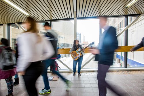 MIKAELA MACKENZIE / WINNIPEG FREE PRESS
Inuit musician Anita Issaluk plays guitar, harmonica, and sings in the skywalks downtown in Winnipeg on Wednesday, Feb. 27, 2019.
Winnipeg Free Press 2019.