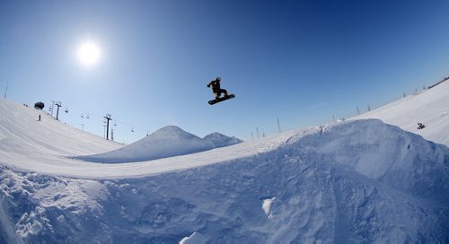 TREVOR HAGAN / WINNIPEG FREE PRESS
Owen Ewasko, 14, snowboarding at Spring Hill Winter Park, Saturday, March 2, 2019.