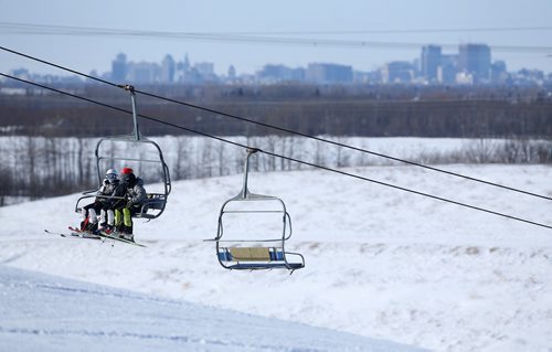 TREVOR HAGAN / WINNIPEG FREE PRESS
Skiers and snowboarders at Spring Hill Winter Park, Saturday, March 2, 2019.